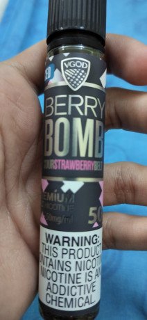 nkh-shbh-gdydh-vgod-berry-bomb-strawberry-sour-ice-50mg-50-nykotyn-big-0